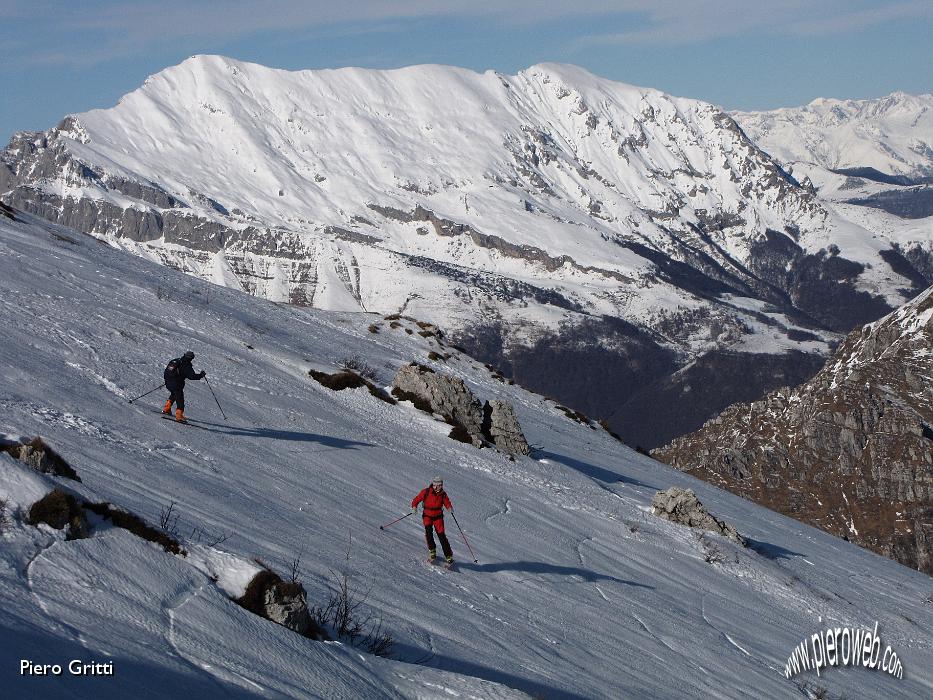 20 Scialpinisti in Resegone col Grignone da sfondo.jpg